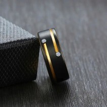 Elegancki męski pierścień stal chirurgiczna czarno-złoty połysk mat